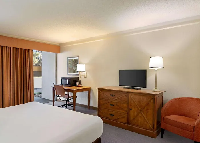 Baymont By Wyndham Intl Speedway I-95 Daytona Beach